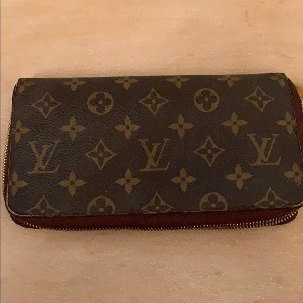 Louis Vuitton zip wallet